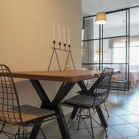 Jelinas Bright In The Centre Of