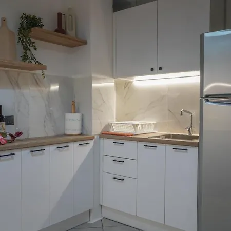 Jelinas Bright In The Centre Of *