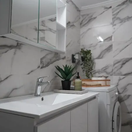 Apartment Jelinas Bright In The Centre Of