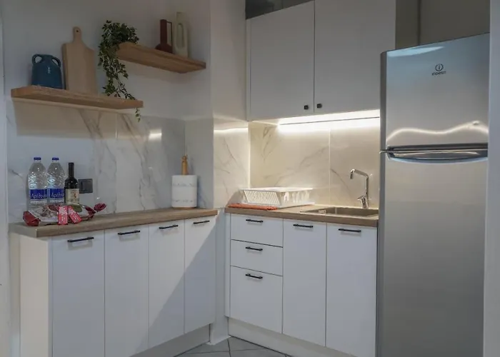 Jelinas Bright In The Centre Of *