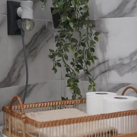 Jelinas Bright In The Centre Of *