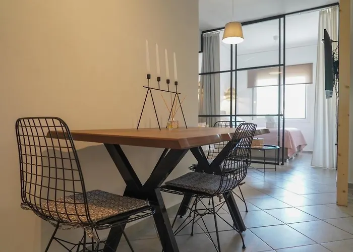 Jelinas Bright In The Centre Of